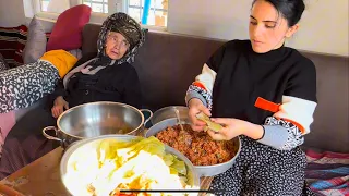 Wood Fired Bread and Meals / Living in a Remote Mountain Village
