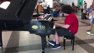 Ragtime street pianist all'aeroporto di Palermo