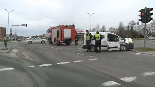 Didelė avarija Šiauliuose: inkasatorių automobilis susidūrė su sunkvežimiu