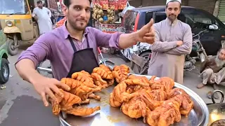 🇵🇰 PAKISTANI STREET FOOD IN LAHORE, WALKING TOUR AROUND LAHORE PAKISTAN, CITY WALK, 4K60FPS