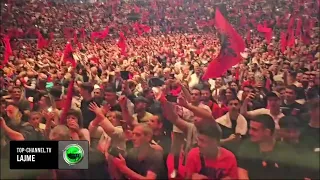 Top Channel/Rama mbërrin në stadiumin “Galatsi”, pritet me brohorima dhe duartrokitje nga emigrantët