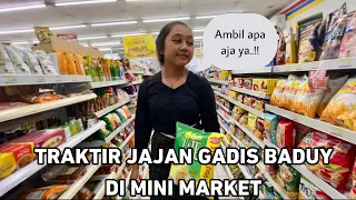 INVITE BADUY GIRL TO GET ANY SNACK TO THE MINI MARKET