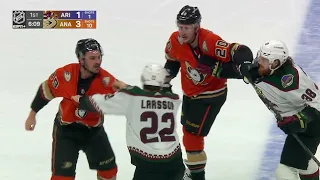 NHL Fight - Coyotes @ Ducks - Larsson vs Carrick - 17/12/2021