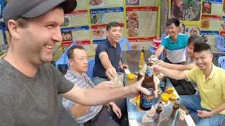 Meeting locals, singing karaoke + best burgers in Ho Chi Minh City, Vietnam