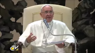 Papa Francesco parla a seminaristi, novizi e novizie.