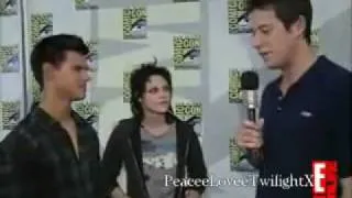 E! Interview Taylor Lautner and Kristen Stewart @ Comic Con