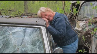 MOM FINDS HER LOST '68 DART GTS 340 CONVERTIBLE SHE BOUGHT NEW IN A FOREST. #dodge #mopar #barnfind