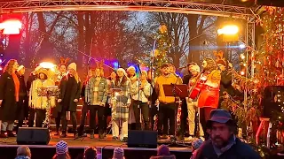 Chor Some Sing auf dem Weihnachtsmarkt in Berlin-Pankow 2022: Calm after the Storm