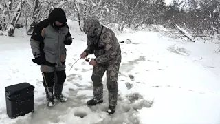 ТАЙМЕНИ НЕ ЛЕЗУТ В ЛУНКИ. ОГРОМНЫЕ САХАЛИНСКИЕ МОНСТРЫ. ЗИМНЯЯ РЫБАЛКА. ПЕРВЫЙ ЛЕД