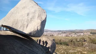 Warum fallen diese hängenden Steine nicht herunter?