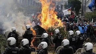 Police pelted with eggs as farmers protest in Brussels