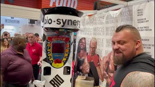 Eddie Hall WSM destroys punch bag