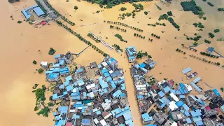 China: Heavy flooding hits southern and central regions