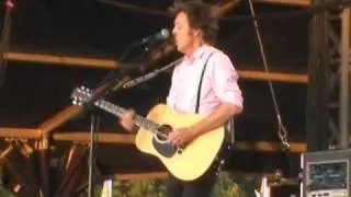 Paul McCartney sings Blackbird at Hard Rock Calling, Hyde Park, London, June 2010