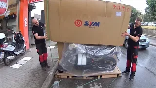 unboxing SYM VF185 scooter