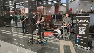Агата Кристи - Ковёр-вертолёт - песню исполнила в #metro Москвы рок-группа 'KooRagA' из Севастополя.