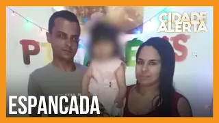 Mulher é espancada pelo marido e morre na frente das filhas