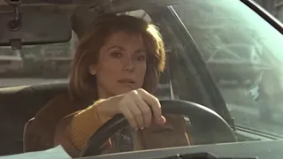 Catherine Deneuve in "Fréquence meurtre" (running scene)