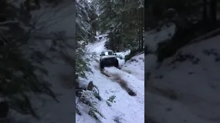 2nd Gen 4Runner 22re 5sp snowy hill climb