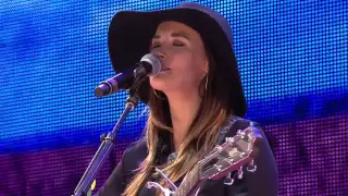Kacey Musgraves - Merry Go 'Round (Live at Farm Aid 2013)