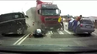 Best of Russian Driving Fails 2017