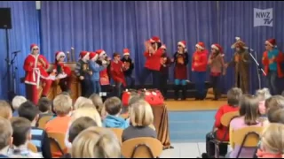 Kinder spielen plattdeutsches Theaterstück