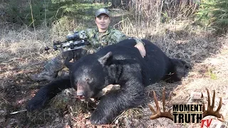 GIANT BLACK BEAR BOWKILL S3 Ep1 "Big old Bruin"