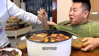 对待得寸进尺的人，就不能客气#eating show#eating challenge#husband and wife eating food#eating#mukbang #asmr eating