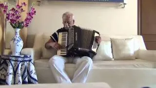 SHESHADRI SINGS... JAARE JAARE UDJAARE... THROUGH HIS ACCORDION...