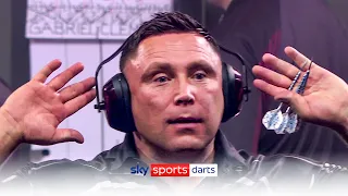 Gerwyn Price BLOCKS out crowd noise with EAR DEFENDERS! 👀🎧