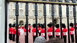 Changing of the guard (James Bond theme)