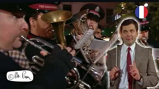 Mr Bean dirige la musique de l'orchestre à Noël