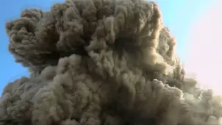 Dramatic footage - tourists escape volcanic eruption