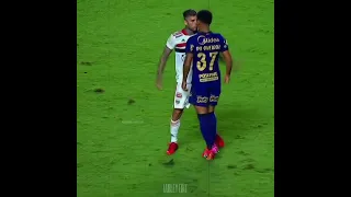 Quase rola troca de socos no gramado entre Corinthians e São Paulo nesse dia.