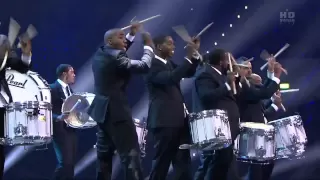 Trommler Cold Steel Drummers beim ESC 2011 (Semi-Finale)