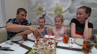 МУКБАНГ ДОМАШНИЙ ТОРТ молочная девочка 🎂 В ИСПОЛНЕНИИ НАСТИ | MUKBANG HOMEMADE CAKE