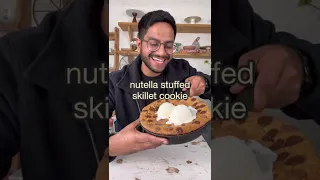 I Made A GIANT Nutella Stuffed Skillet Cookie! 🤤 | Eggless Pizookie Recipe #SHORTS