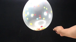 Reventando globo con papel adentro, en cámara lenta.