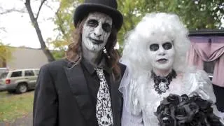 Staten Island couple exchange vows in cemetery for Halloween wedding