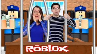 SCAPPIAMO DALA NUOVA PRIGIONE CON LA POLIZIA E LE GUARDIE!!! ESCAPE ROOM ROBLOX!!