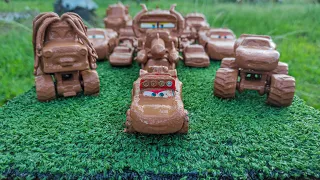 Clean various miniature cars & muddy Disney car convoys! Play in the garden