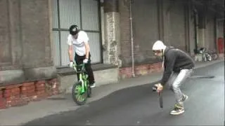 Nik Ford - Xup peg grind to feeble grind to barspin grind combo. Melbourne Docklands