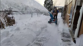 Снегоуборочная приставка СМ 600 и мотоблок Салют 5, уборка снега в декабре.