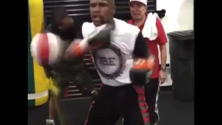 Floyd Mayweather Amazing Skills Never Misses A Single Punch! esnews boxing