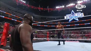 Bobby Lashley confronta y ataca a Omos camino a Wrestlemania 38 - WWE Raw 28/03/2022 (En Español)