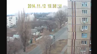 Донецк 12 ноября 2014 Авдеевка Под обстрел попали жилые дома видео с камер наблюдения