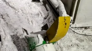 Электрический роторный снегоочиститель 2