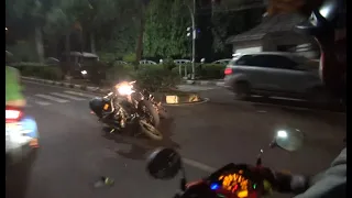 Kejar Pelaku Balap Liar, Motor Petugas Malah Dihantam - 86