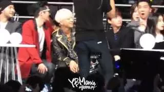 Taeyang Is Hanging Around With His Fellas at MAMA (M.A.M.A 2014 in HONGKONG)