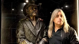 Motörhead Drummer Mikkey Dee Visit Lemmy Kilmister Statue At The Rainbow Bar